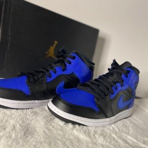 Deadstock Air Jordan 1 hyper Royal